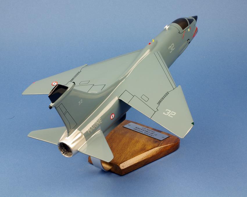 Flottille 12F F-8P Crusader maquette avion 1/40 bois