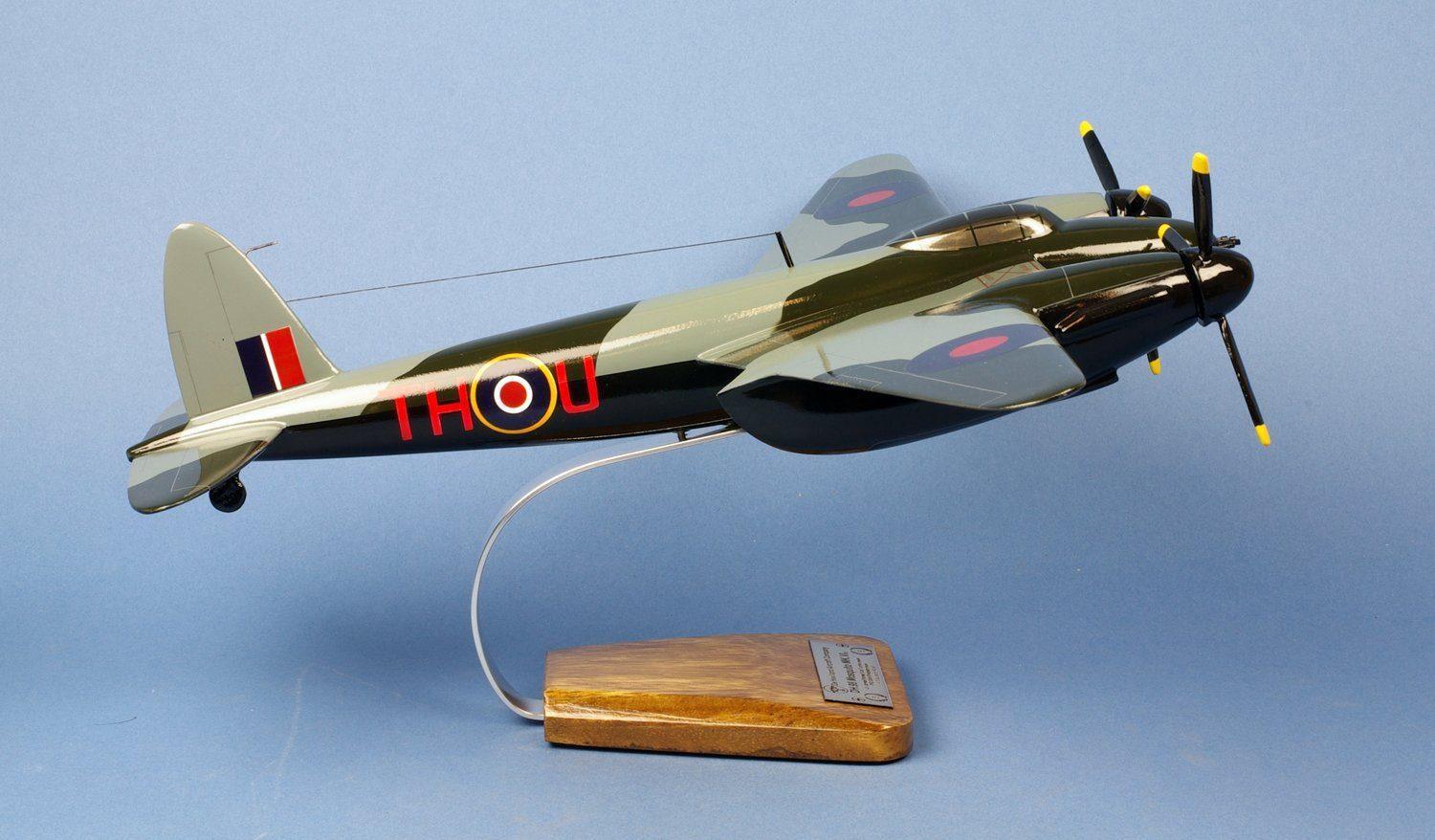De Havilland DH98 Mosquito maquette bois 1/32 sur socle