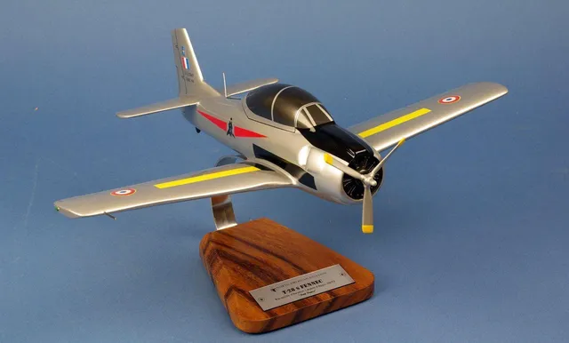 La Boutique du Pilote T-28 Fennec Petit Prince maquette bois 1/30