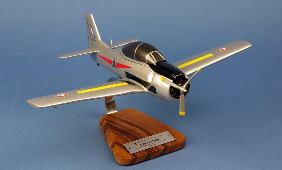 La Boutique du Pilote T-28 Fennec Petit Prince maquette bois 1/30