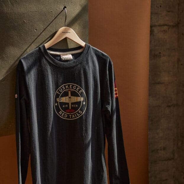 Red Canoe Tuskegee Airmen T-Shirt Noir Manches Longues