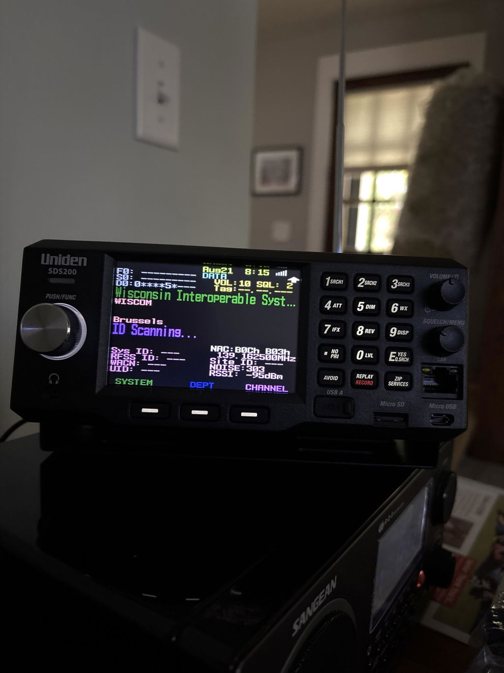 Uniden SDS200 scanner radio base numérique