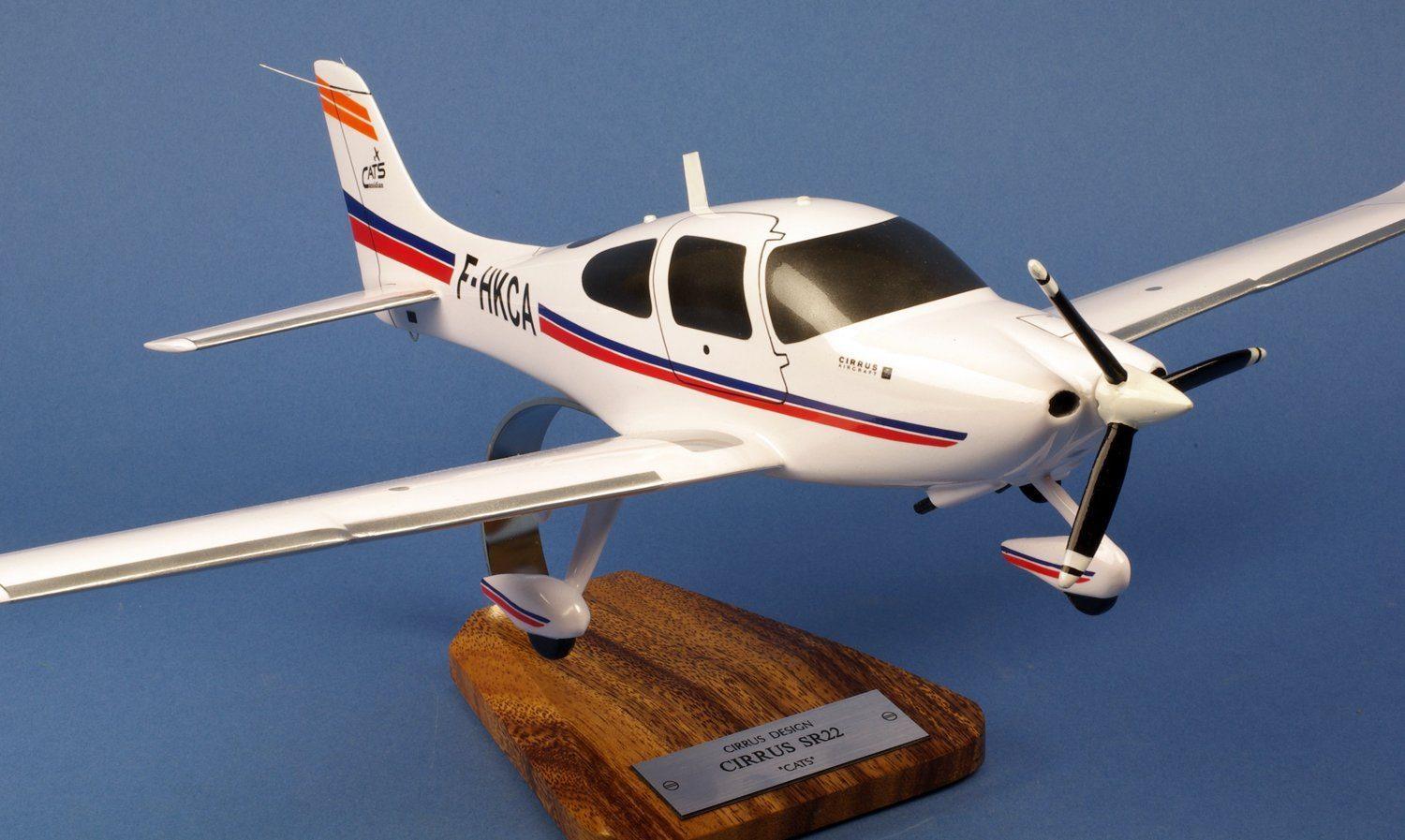 La Boutique du Pilote Cirrus SR22 maquette bois F-HKCA 36x53cm
