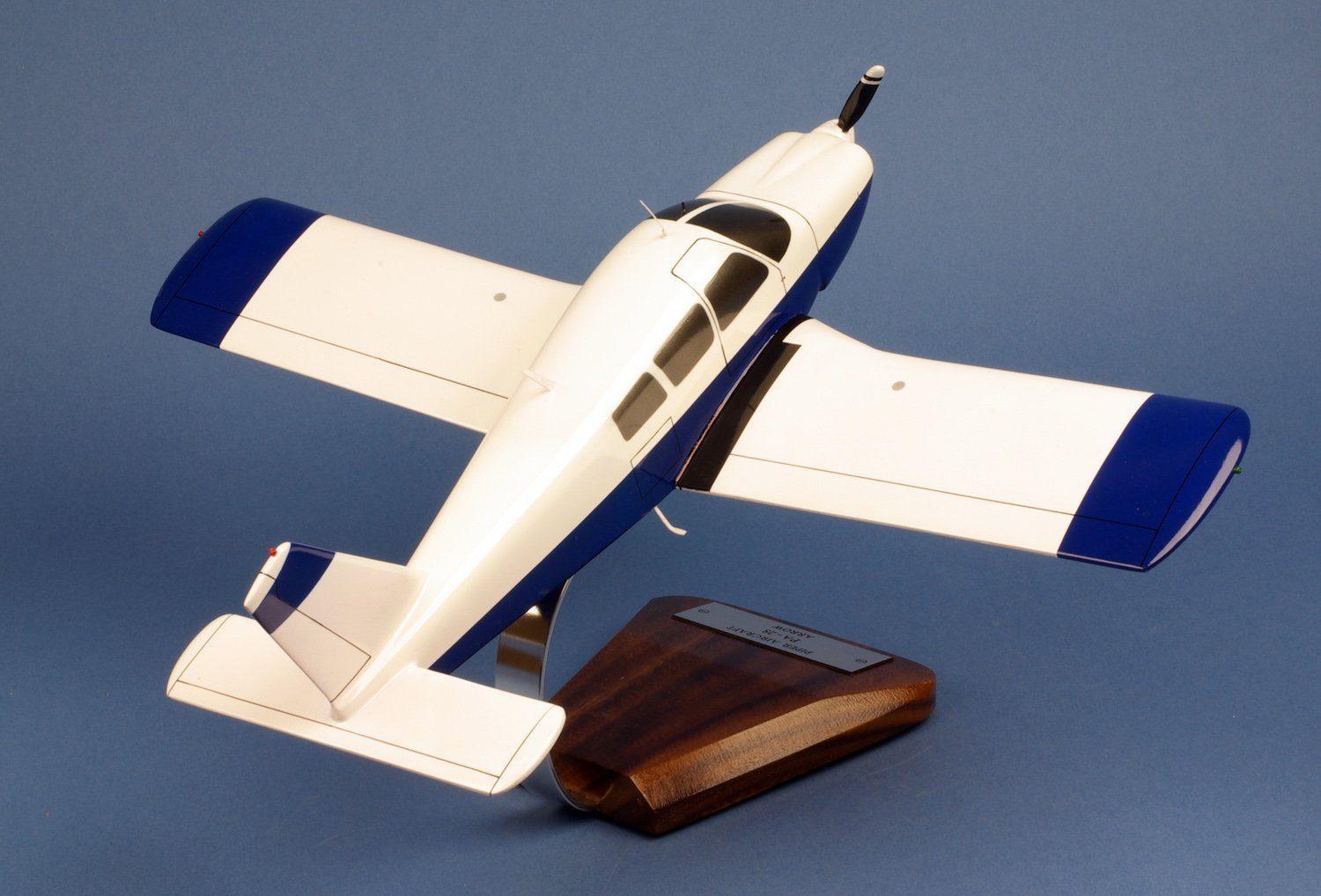 La Boutique du Pilote Piper PA-28 Arrow II maquette bois 1/24
