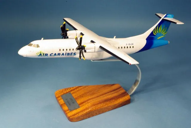 ATR72-500 Air Caraïbes F-OIJH maquette bois 1/72 45 cm