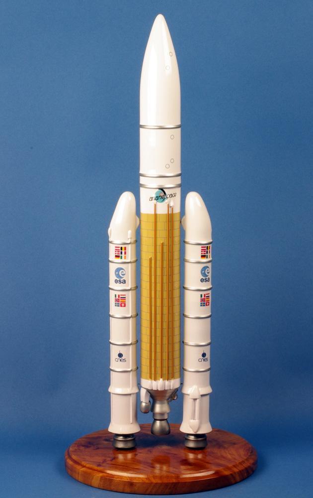 La Boutique du Pilote Ariane 5 maquette fusée bois 1/90 58,5 cm