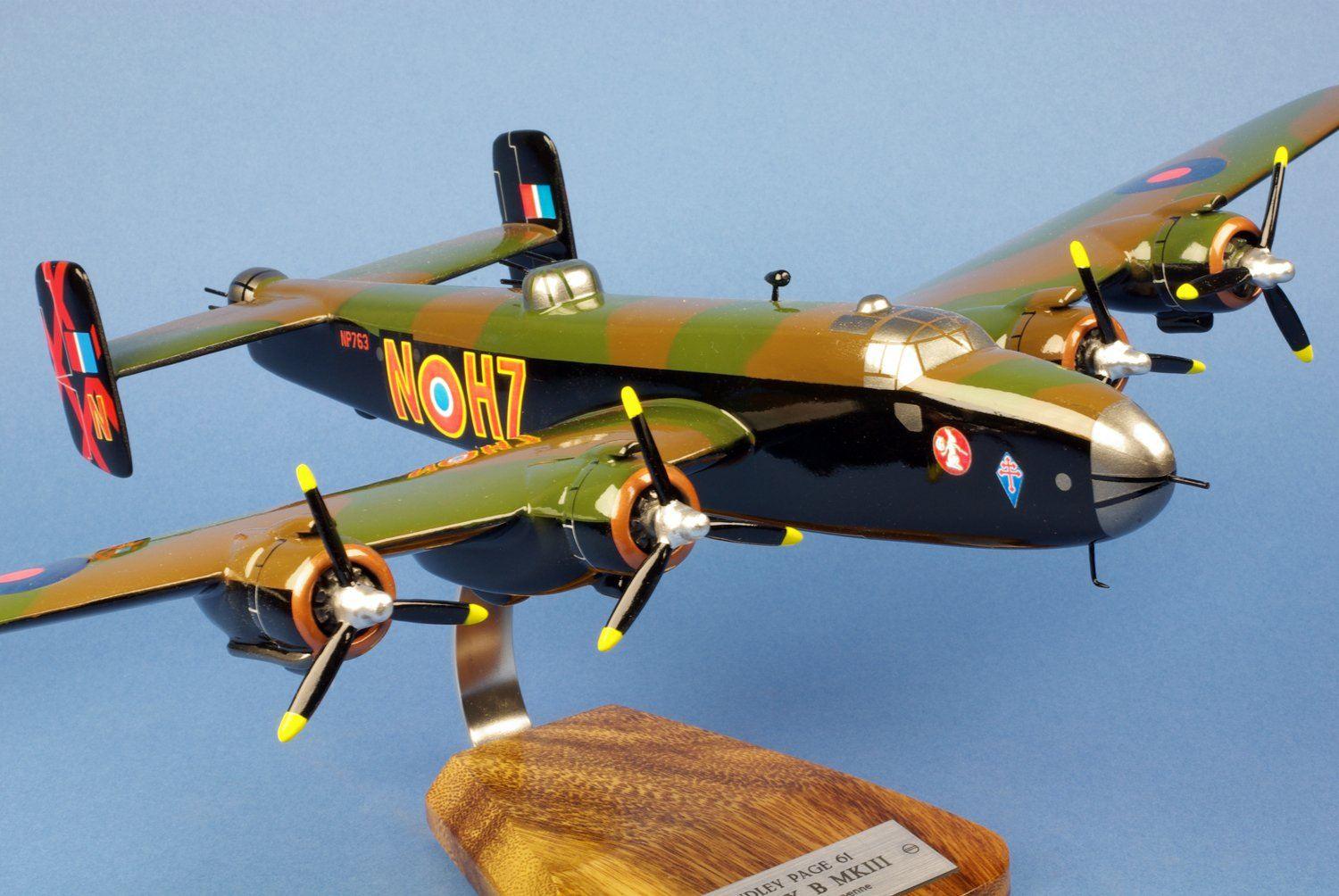 La Boutique du Pilote Handley Page Halifax maquette bois 1/60