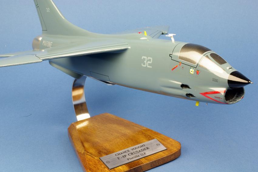 Flottille 12F F-8P Crusader maquette avion 1/40 bois