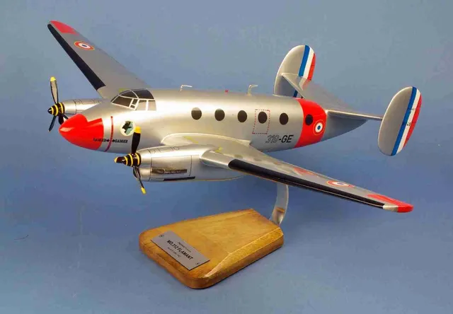 Flamant MD.312 maquette avion bois 1:38 54cm sur socle