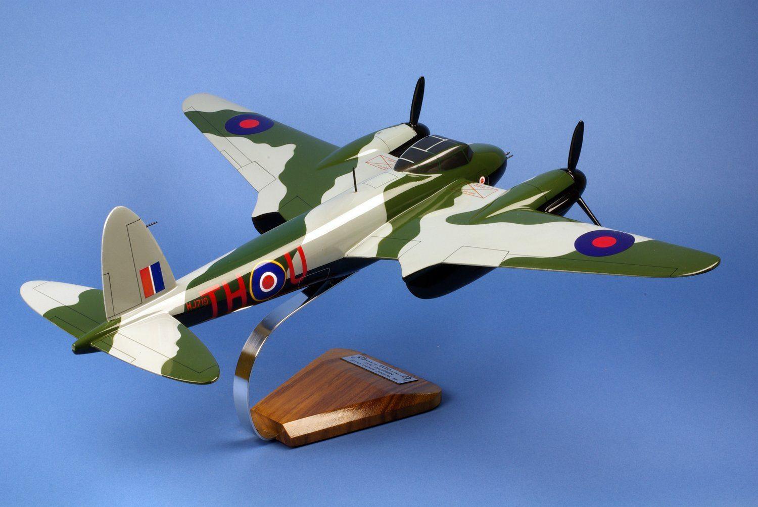 De Havilland DH98 Mosquito maquette bois 1/32 sur socle