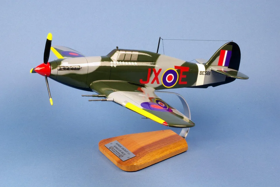La Boutique du Pilote Hurricane Mk.IIC maquette bois 1/24