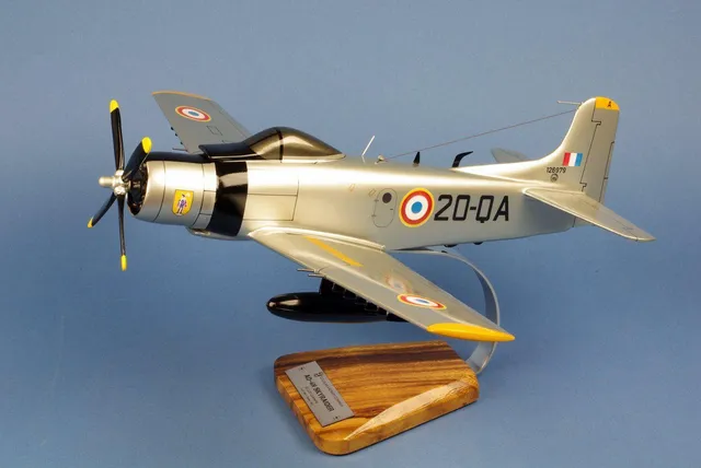 La Boutique du Pilote AD-4N Skyraider EC 2/20 maquette bois 1/30
