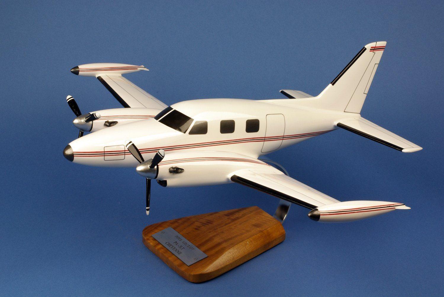 Piper PA-31T Cheyenne II maquette bois 1/25 40cm