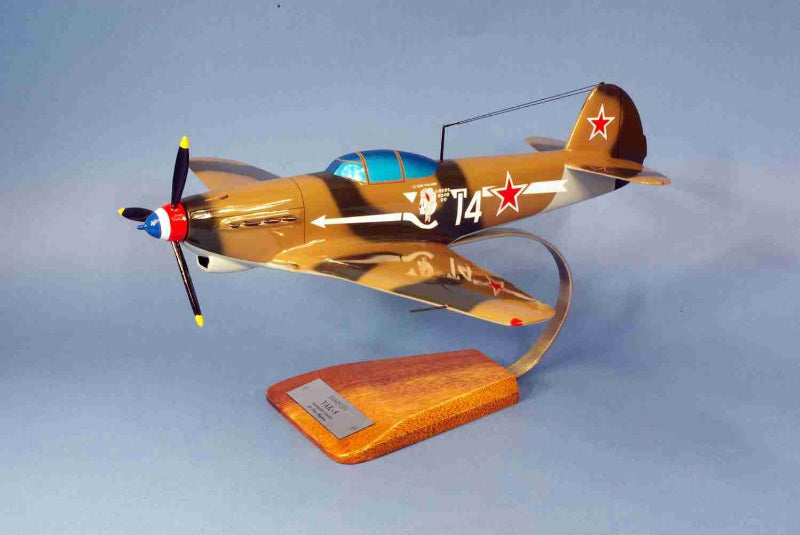 Yak 9 Le Père Magloire maquette bois 1/24 L36cm