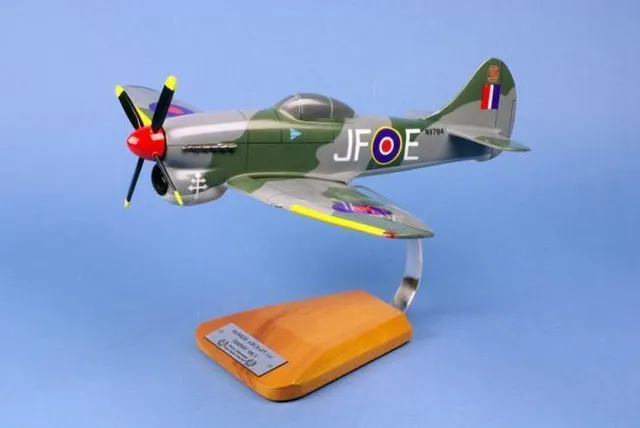 Hawker Tempest MK.V Clostermann maquette bois 1/32