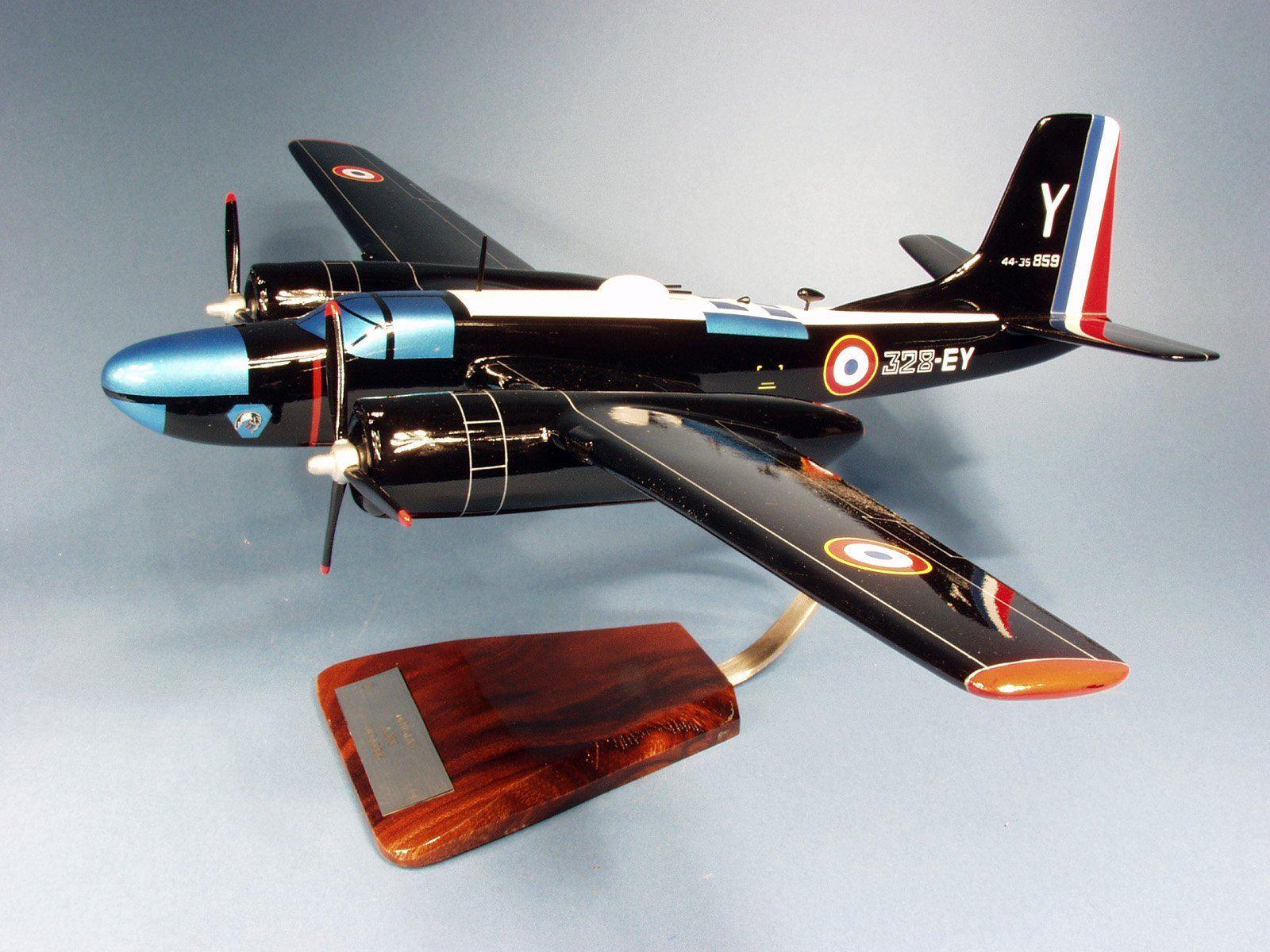 Douglas B-26C Invader maquette bombardier bimoteur collection