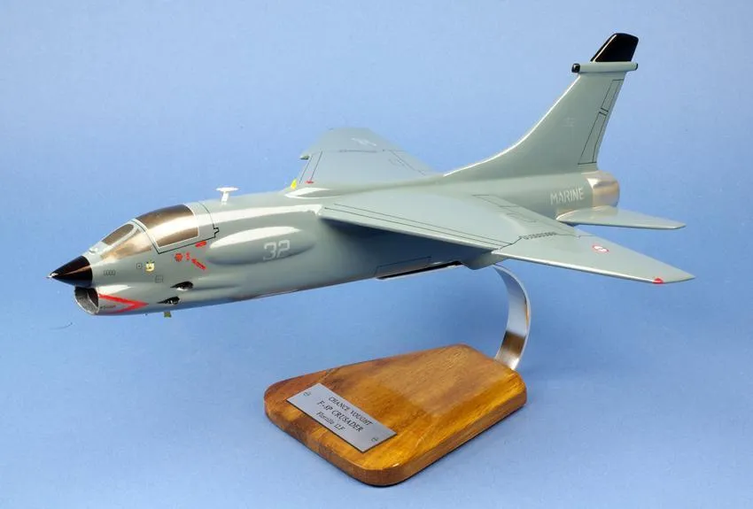 Flottille 12F F-8P Crusader maquette avion 1/40 bois