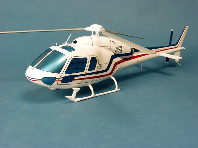 AS355 Ecureuil II maquette hélicoptère bois 1/28