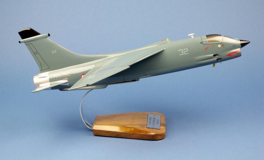 Flottille 12F F-8P Crusader maquette avion 1/40 bois