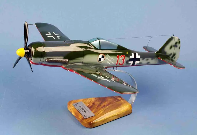 Maquette Bois Focke-Wulf 190-D9 JV44 1/24