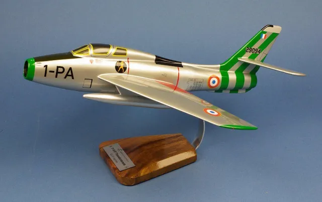 La Boutique du Pilote F-84F Thunderstreak maquette bois 1/32
