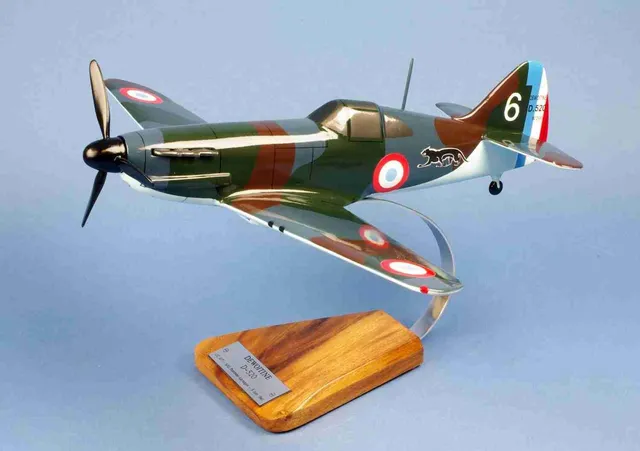 Dewoitine D.520 GC II/7 maquette bois 1/28 44,5 cm