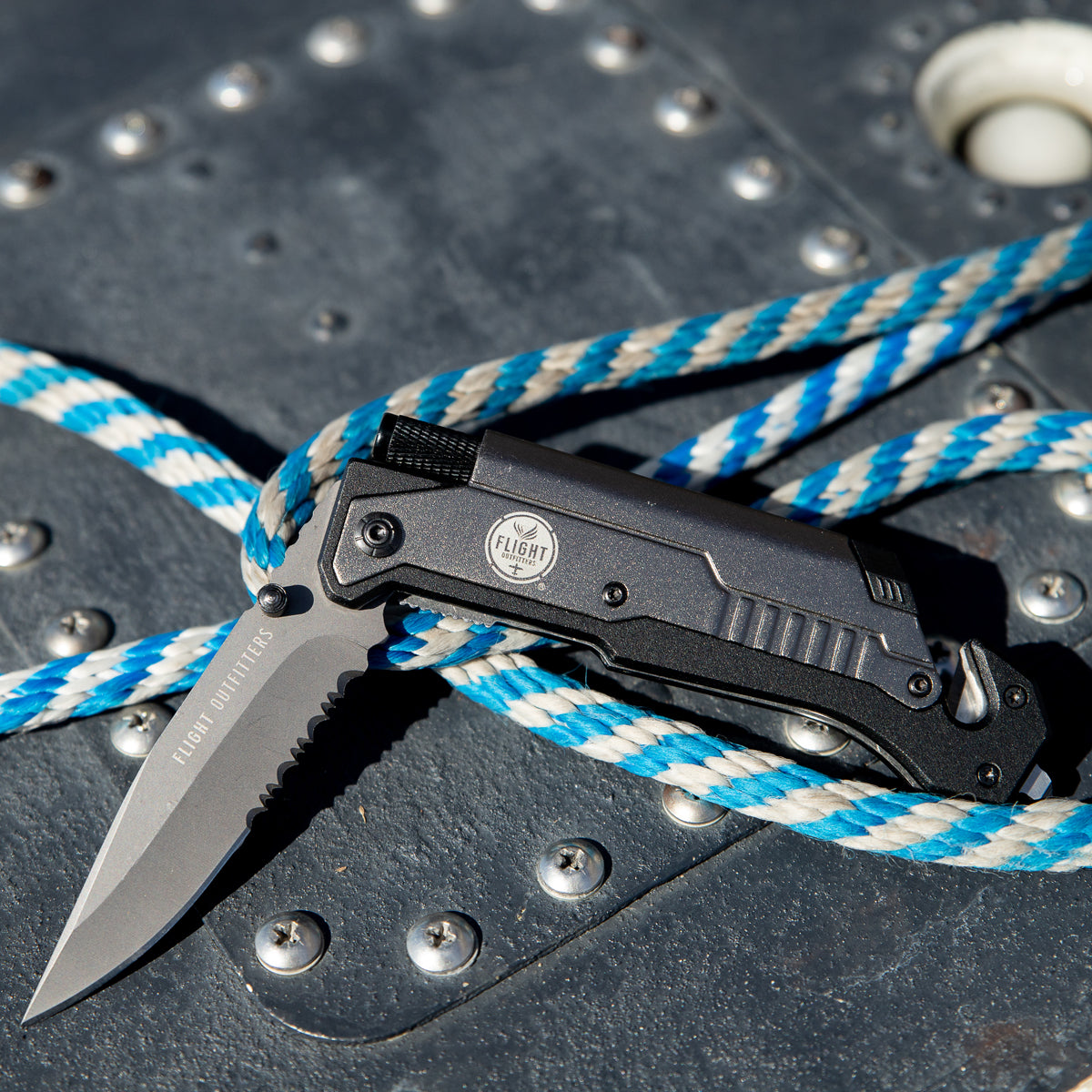 Flight Outfitters Pilot Survival couteau de survie lame crantée
