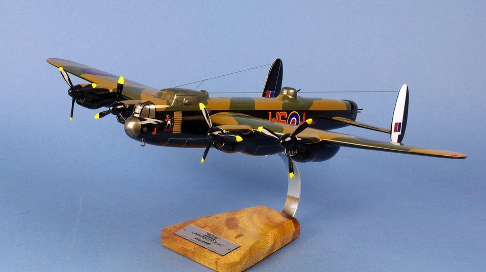 Avro Lancaster B Mk.I Maquette Bois 1/55 37x53cm