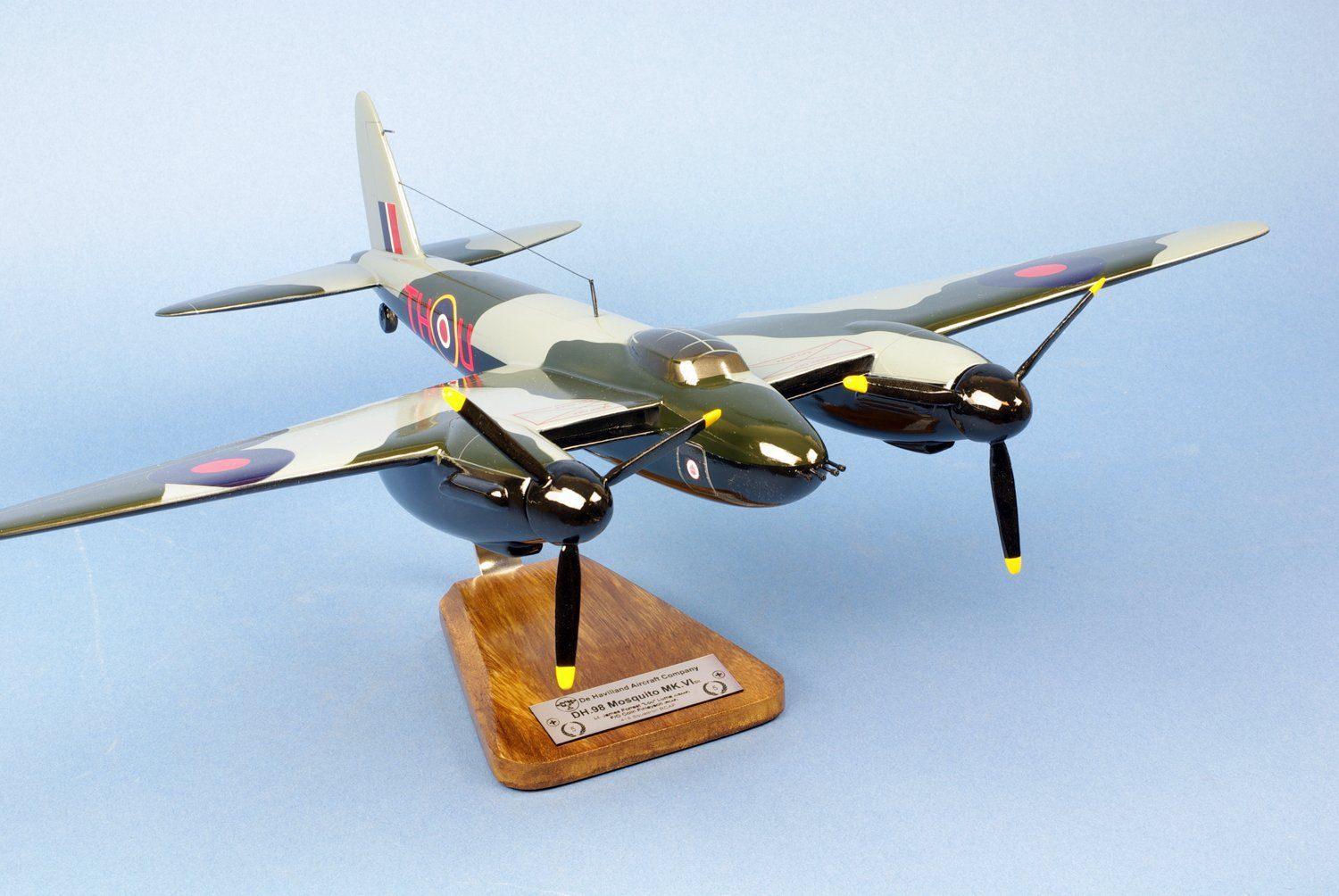 De Havilland DH98 Mosquito maquette bois 1/32 sur socle