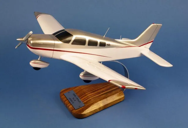 Piper PA-28 Archer III Maquette Bois 1/22 32x48 cm