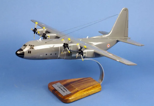 La Boutique du Pilote C-130H Hercules maquette avion bois 1/75