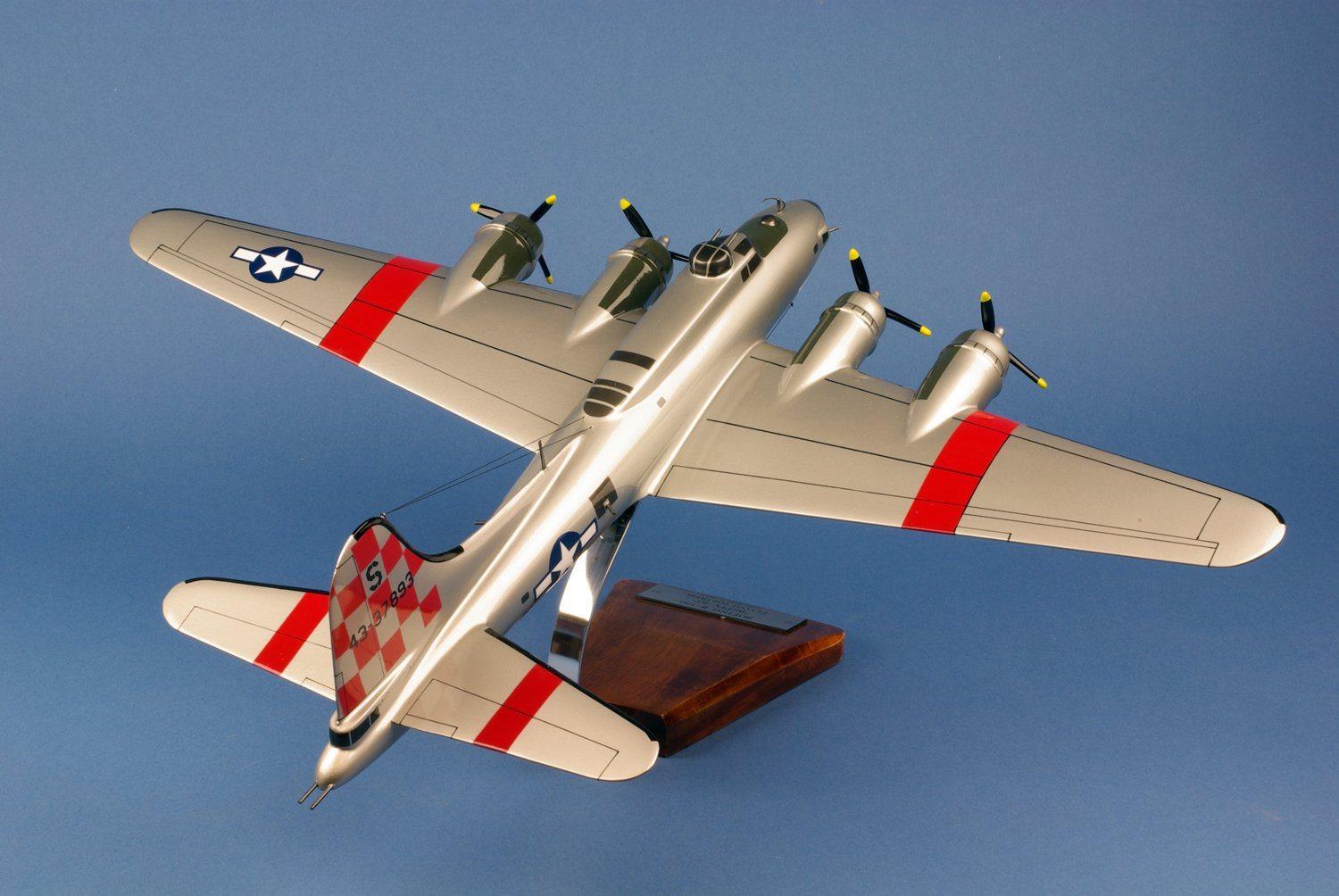 B-17G Flying Fortress Betty Jo maquette bois 1/55