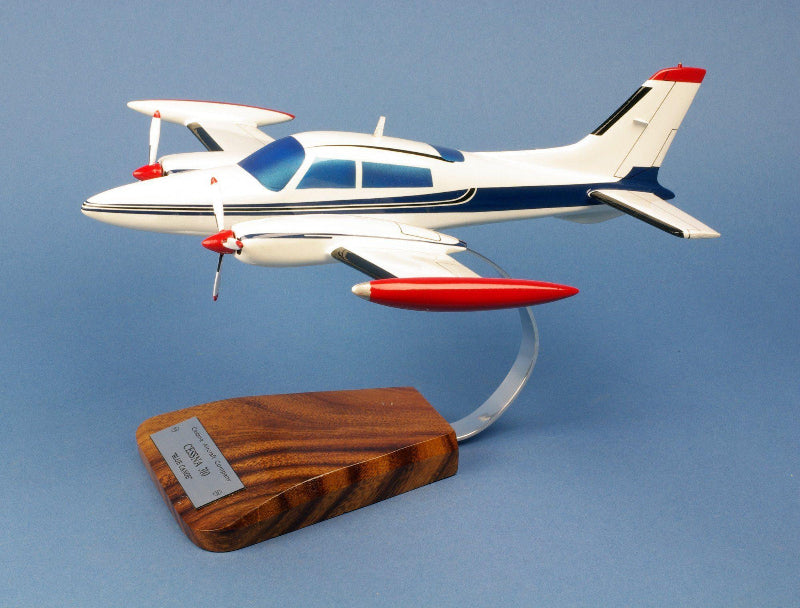 Cessna 310 Blue Canoes maquette bois 1/32 42 cm peinte main