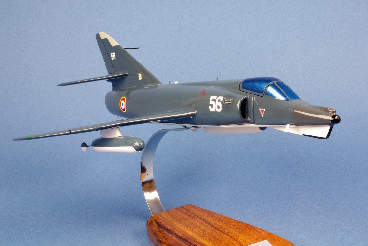 Étendard IV.M Flottille 17.F maquette bois 1/35