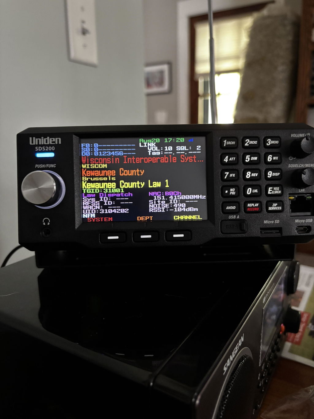 Uniden SDS200 scanner radio base numérique