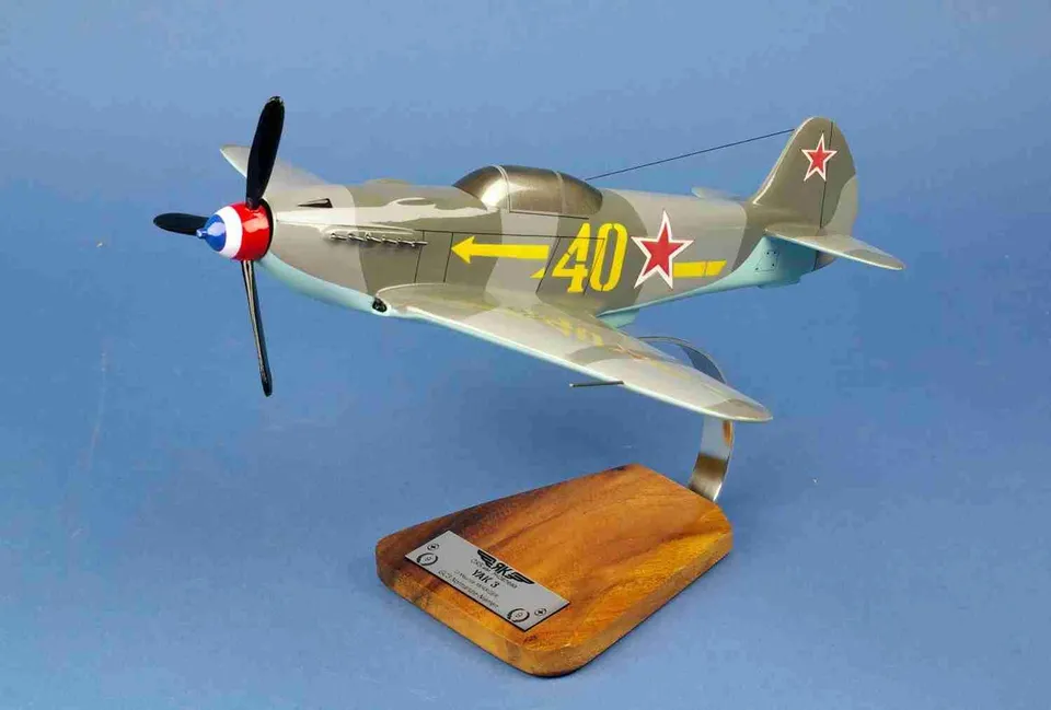 La Boutique du Pilote Yak 3 Normandie Niemen maquette bois 1/24