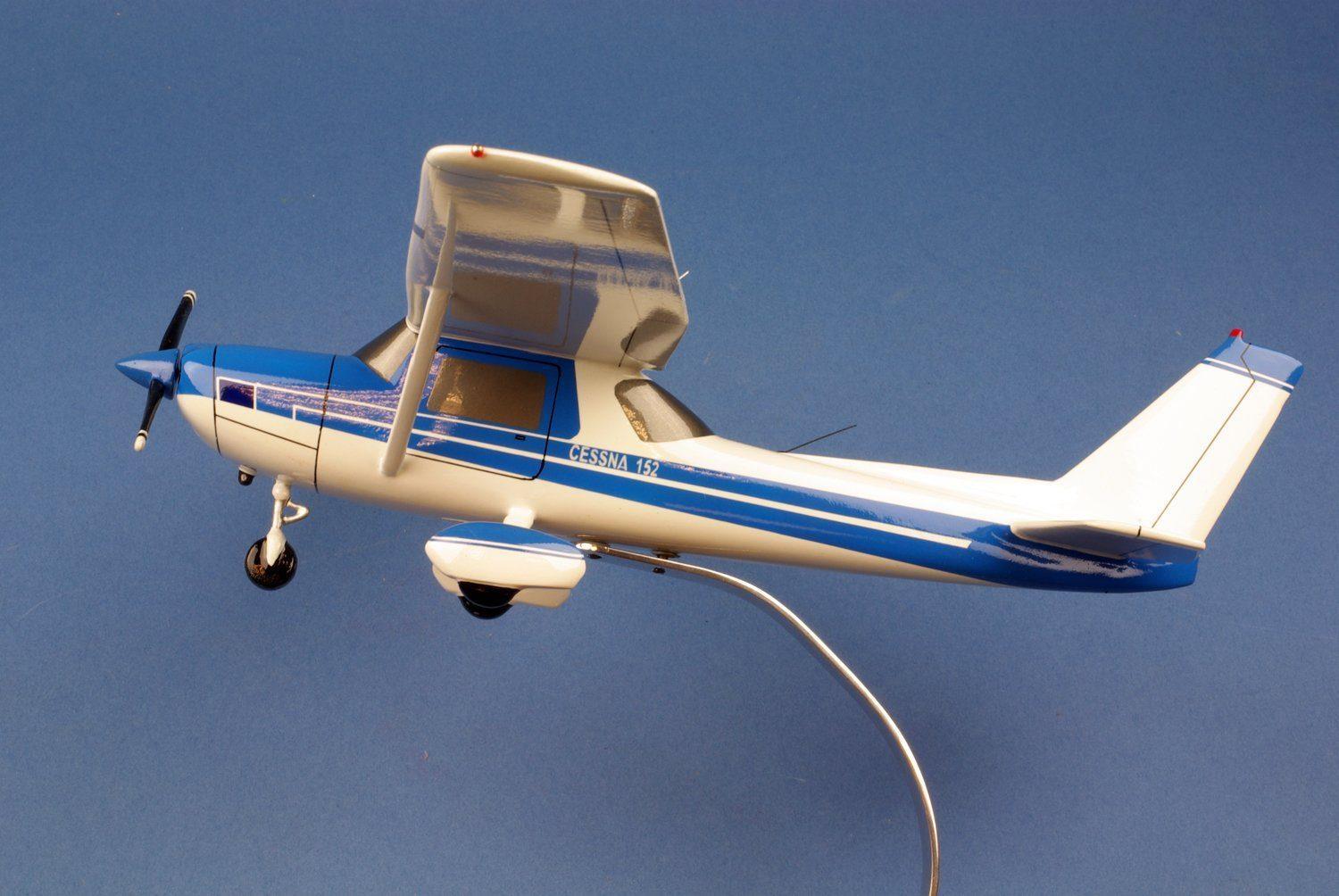 Cessna 152 Aerobat maquette bois 1/22 socle acacia