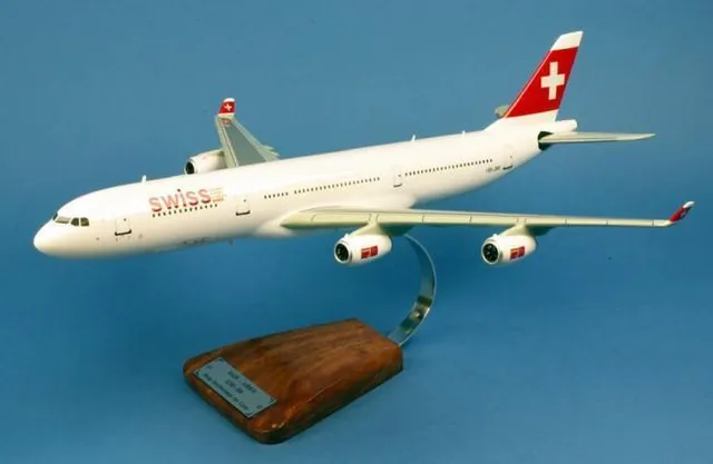 Maquette bois Airbus A340-313X Swiss HB-JMI 1/125 L51 cm
