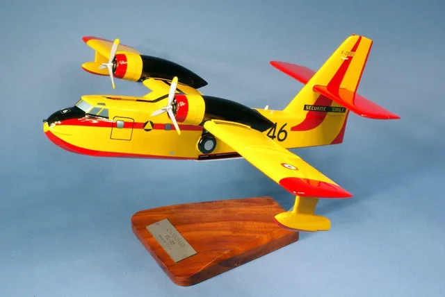 Canadair CL-215 Pelican n°46 F-ZBBV Maquette bois 1/55 37x52 cm