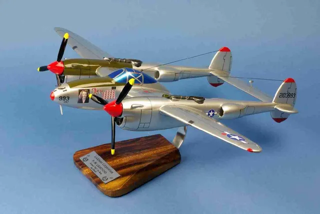 P-38J Lightning Marge maquette avion bois 1/32 Bong