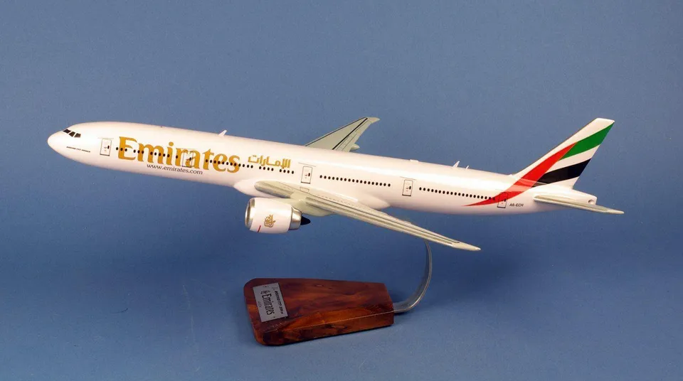 Boeing 777-31H.ER Emirates A6-ECH maquette bois 1/144