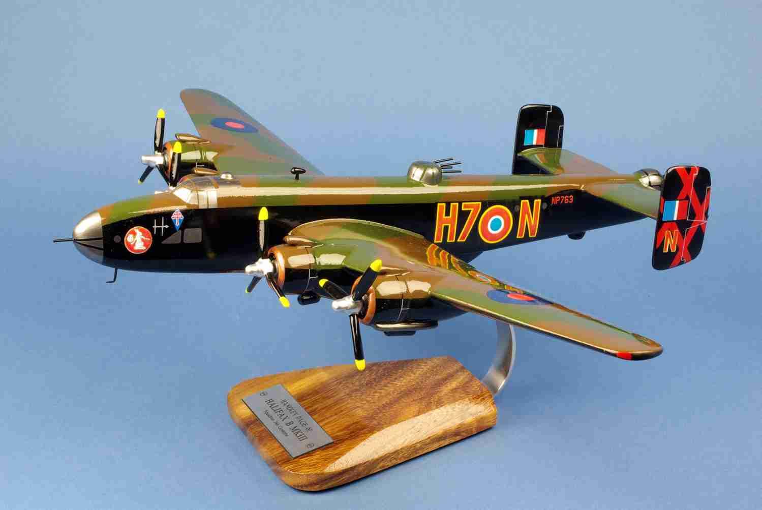La Boutique du Pilote Handley Page Halifax maquette bois 1/60