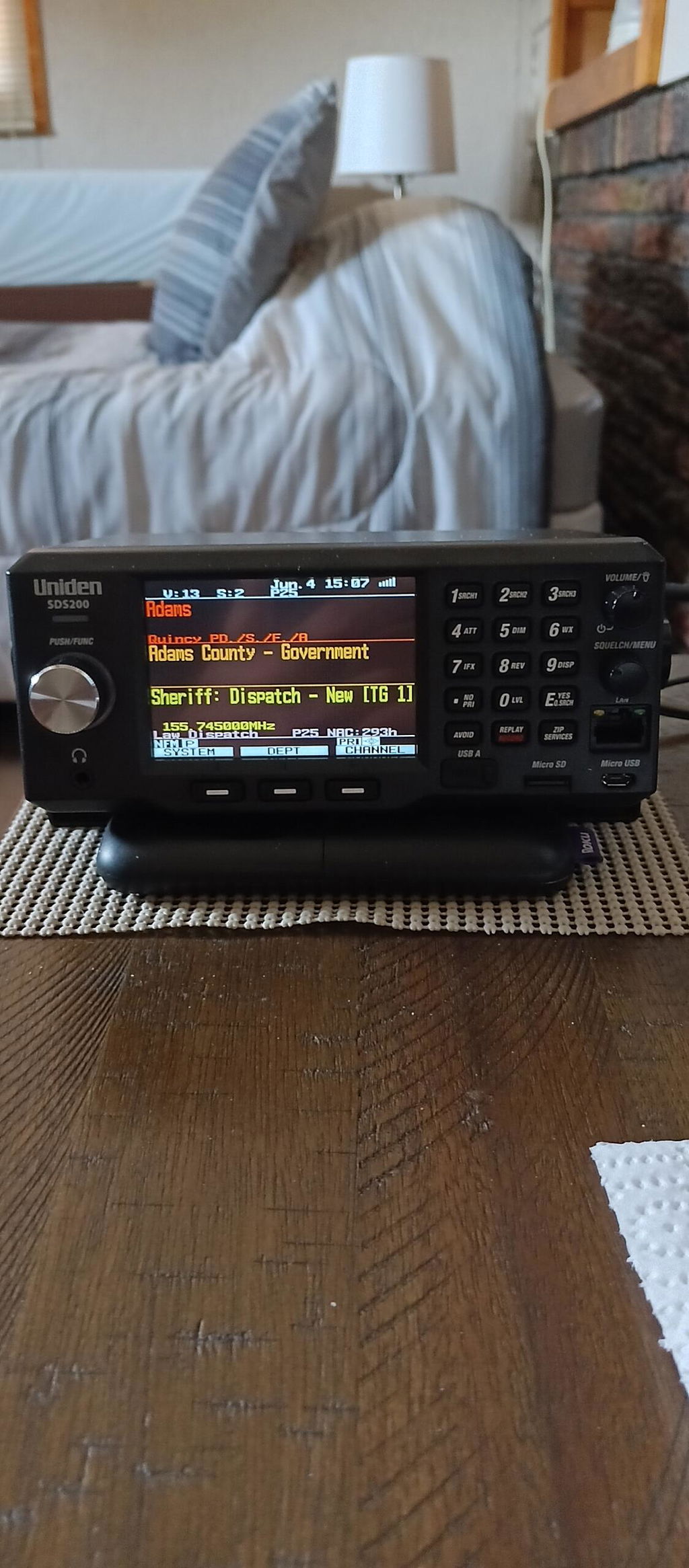 Uniden SDS200 scanner radio base numérique