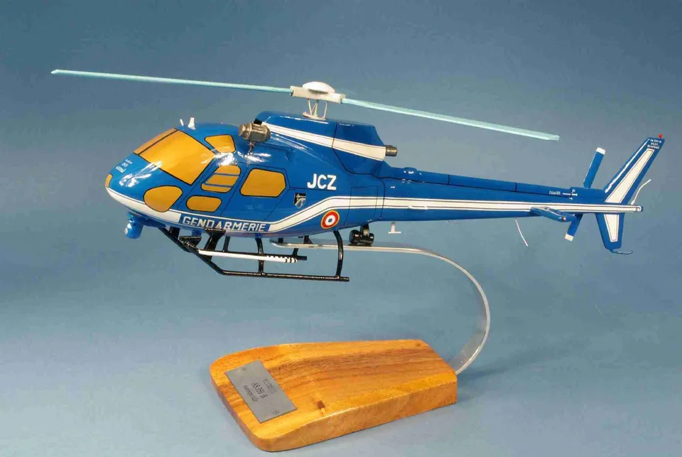 La Boutique du Pilote Maquette EC135 Gendarmerie bois 1/55
