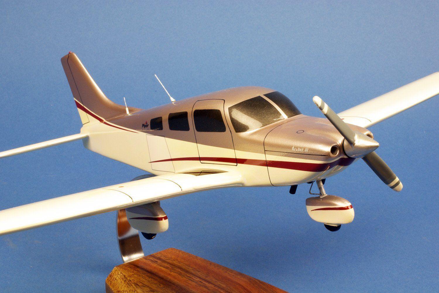 Piper PA-28 Archer III Maquette Bois 1/22 32x48 cm
