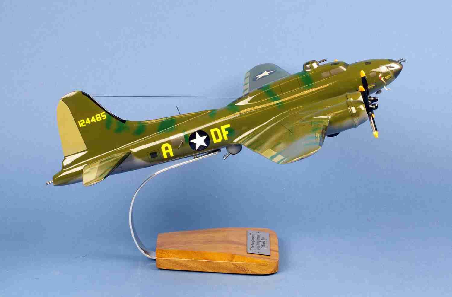B-17F Flying Fortress Memphis Belle maquette bois 1/55