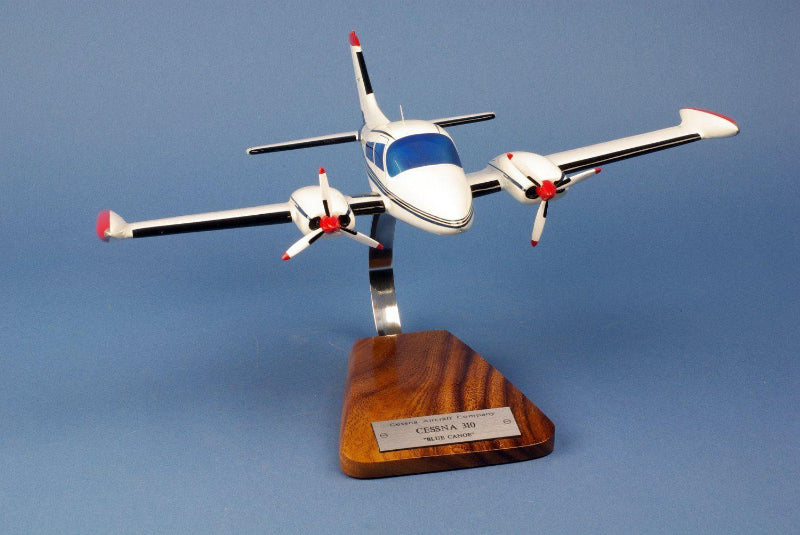 Cessna 310 Blue Canoes maquette bois 1/32 42 cm peinte main