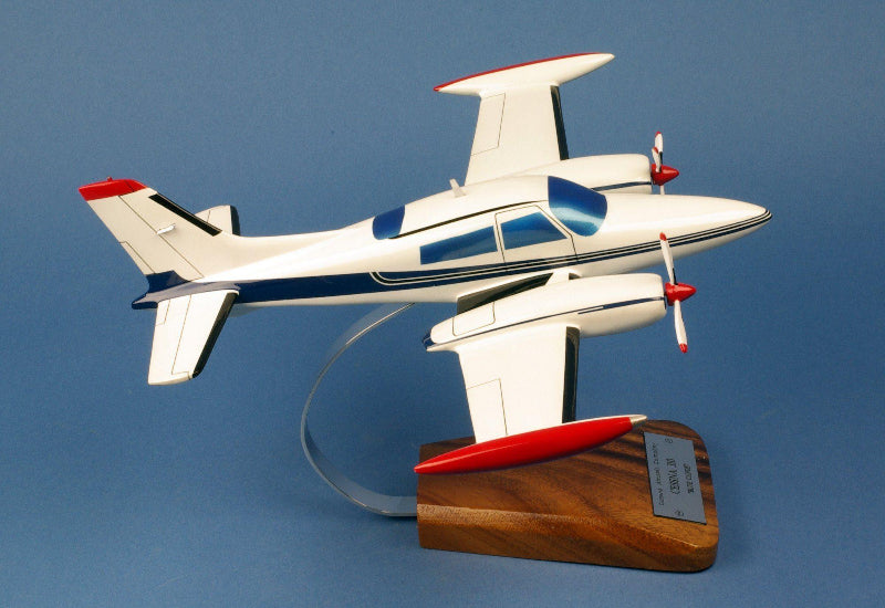 Cessna 310 Blue Canoes maquette bois 1/32 42 cm peinte main