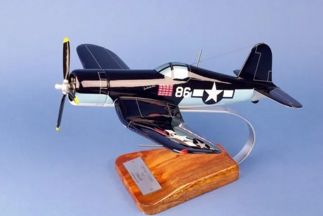 La Boutique du Pilote F-4U1 Corsair VMF214 maquette 1/32