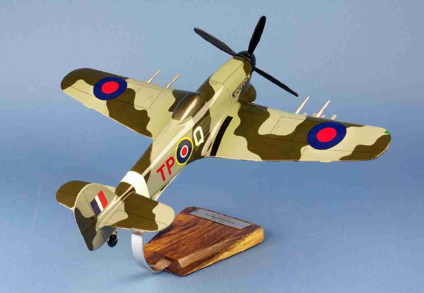Hawker Typhoon IB 198 Sqn maquette avion bois 1/28